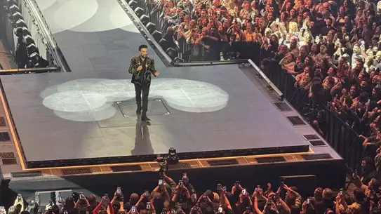 Tarkan, İstanbul’da Coşkulu ve Unutulmaz Bir Konserle Hayranlarını Büyüledi