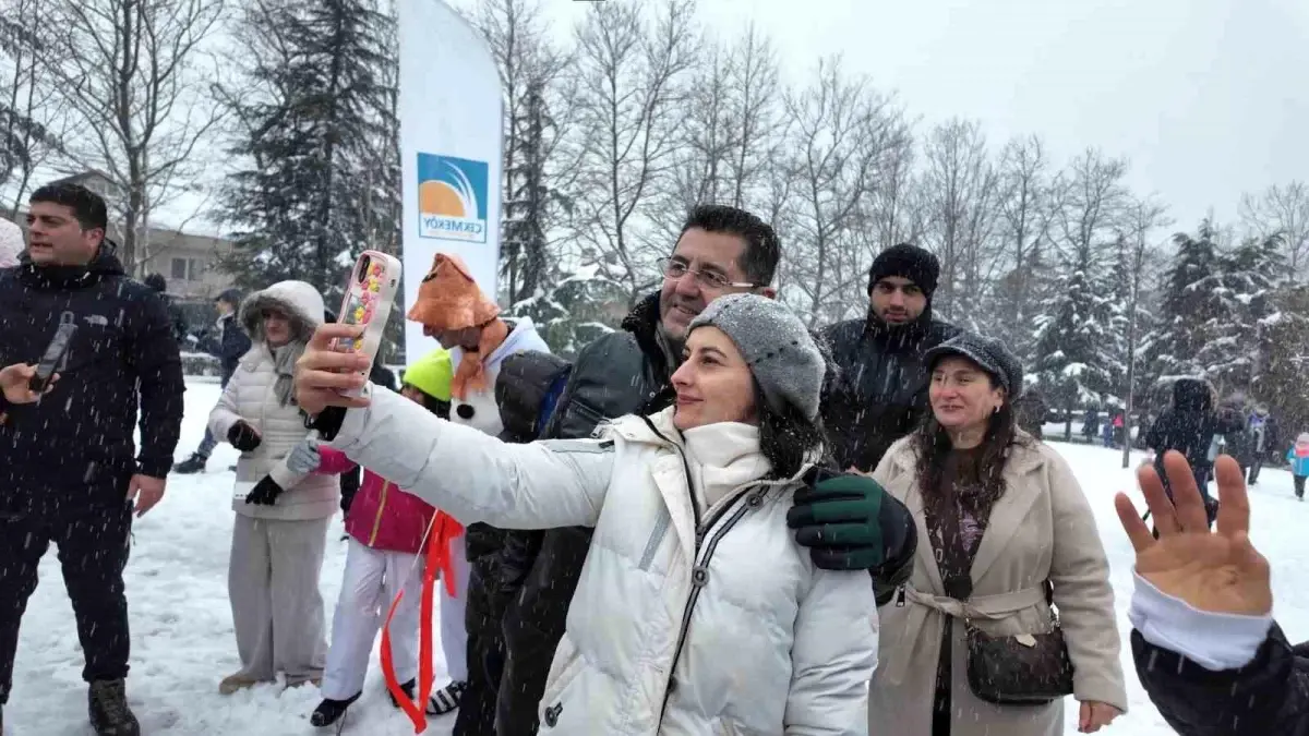 Çekmeköy'de Kış Coşkusu: Kar Şenliği Binlerce Katılımcıyı Büyüledi