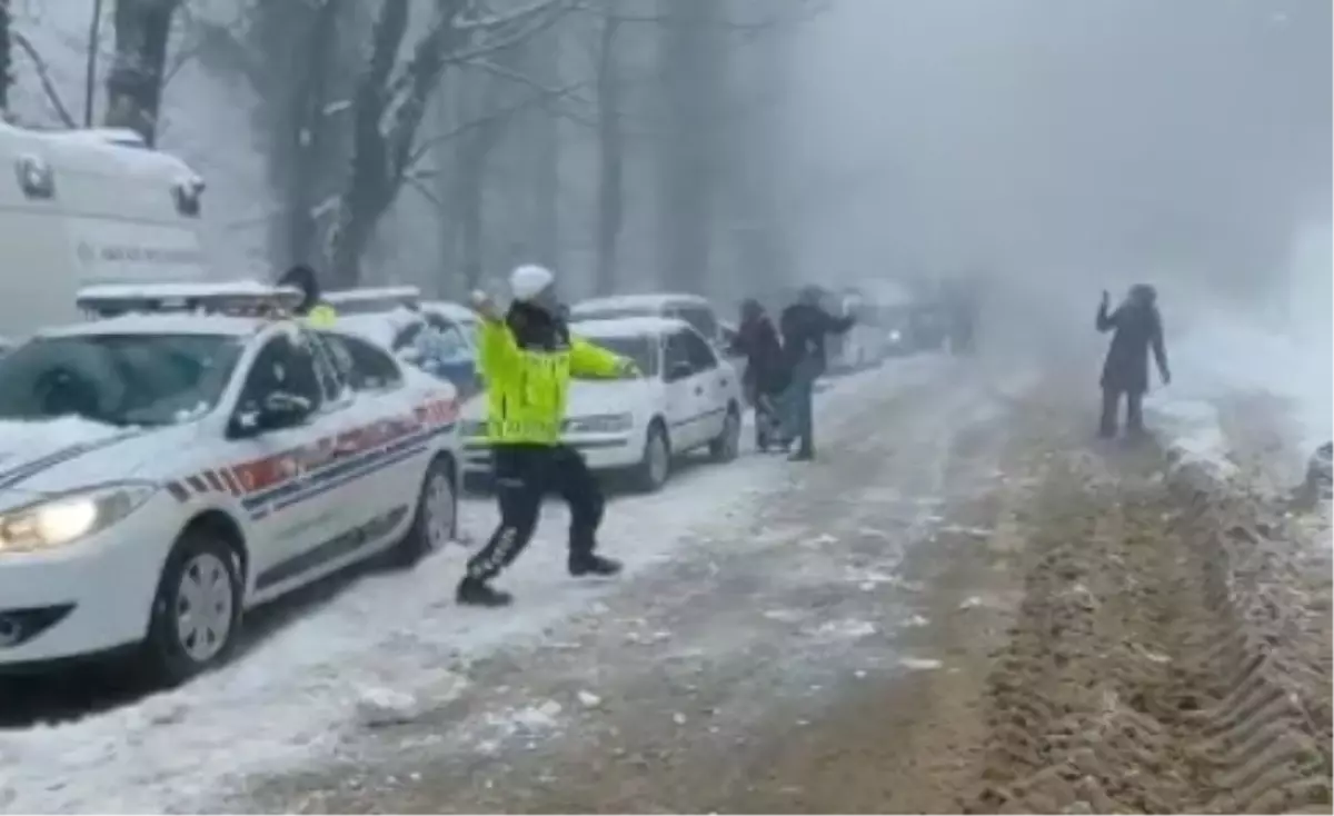 Akyazı’da Kızak Festivali: Jandarma ve Çocuklar Kar Topu Savaşı Yaptı