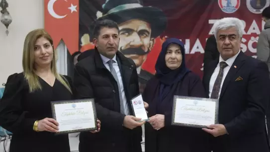 Halil Söyler anma programında sahnedeki sanatçılar