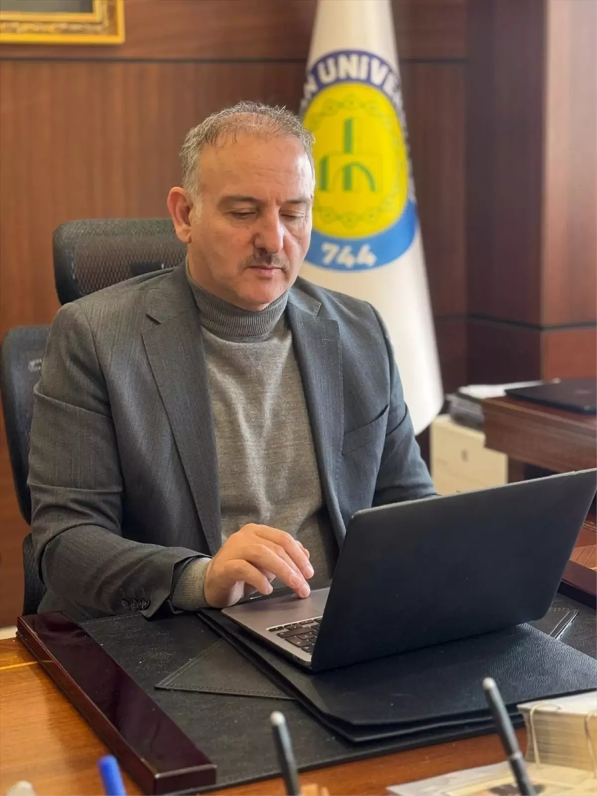 Prof. Dr. Güllüoğlu, Yılın Kareleri Oylamasında Fotoğraf Seçimlerini Değerlendirdi