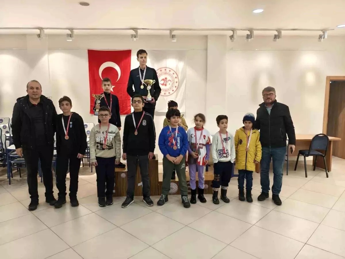 Düzce Gençler Satranç Şampiyonası Yoğun Rekabetle Tamamlandı