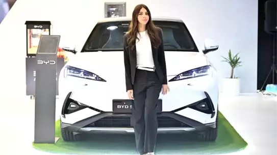 Kuveyt'te Çince Markalarla Elektrikli Araçların Parladığı Otomobil Fuarı