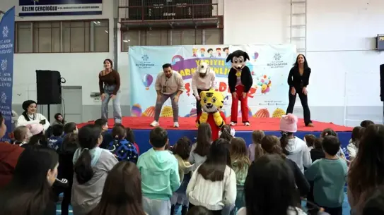 Şenlikteki sirk gösterisi