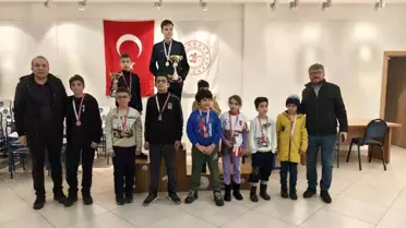 Satranç tahtası ve oyuncular