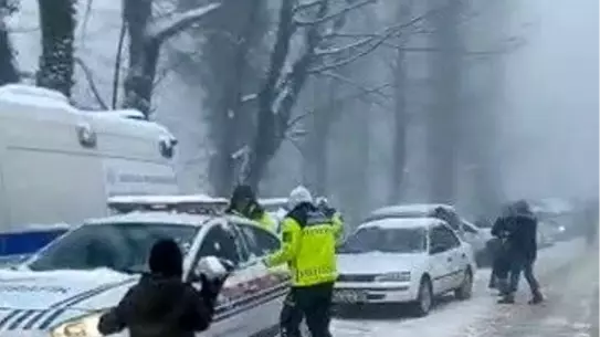 Akyazı’da çocuklar kızakla kayıyor
