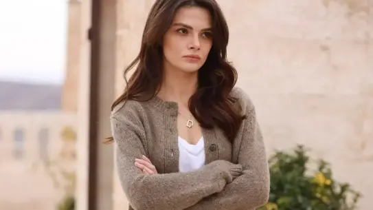 Sinem Ünsal, annesinin doğum gününü sosyal medyada kutladı ve benzerliği yorum yağmuruna tuttu