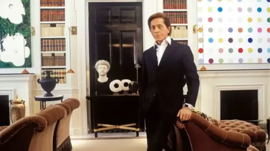 Valentino Garavani'nin ikonik bir defileden fotoğrafı