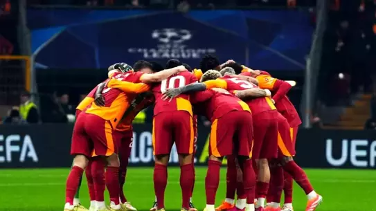 Stadyumda Galatasaray ve Atletico Madrid takımları