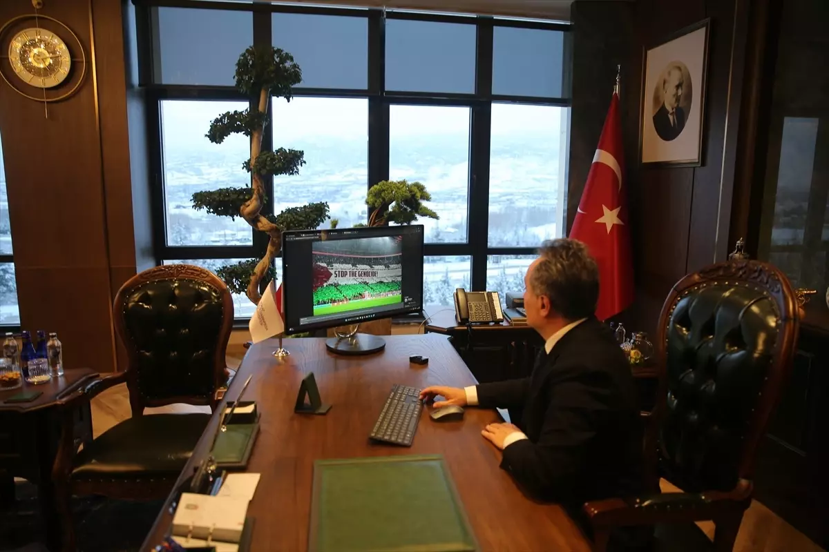 Yılın Kareleri Oylaması Rektör Yılmaz’ın Değerlendirmesiyle Başladı