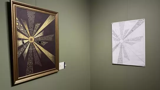 Kadriye Bayraktar'ın sergilediği tezhip eserlerinden birinin yakın plan fotoğrafı