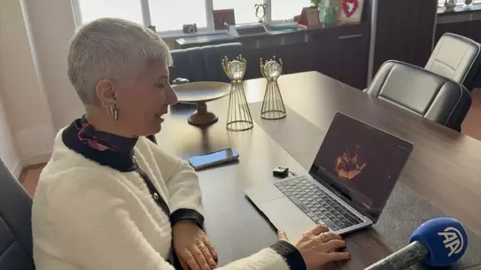 Yılın Kareleri yarışmasında oylama yapan Şentürk