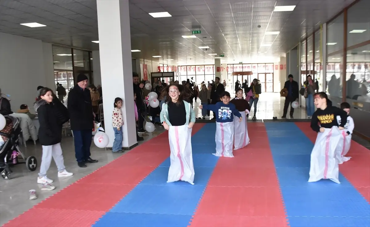 Boyabat’ta Renkli Çocuk Şenliği Coşkusu