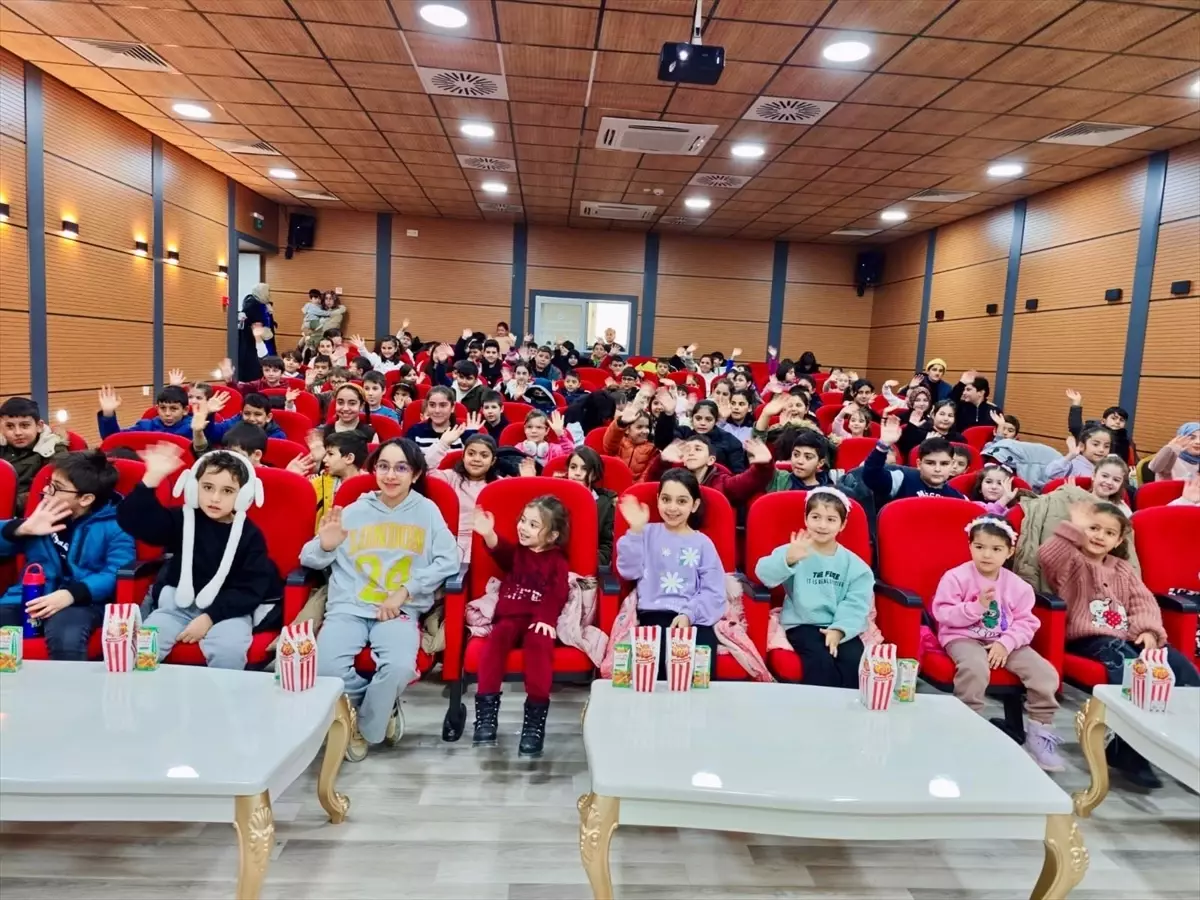 Darende Belediyesi'nden Çocuklar İçin Sinema Günü