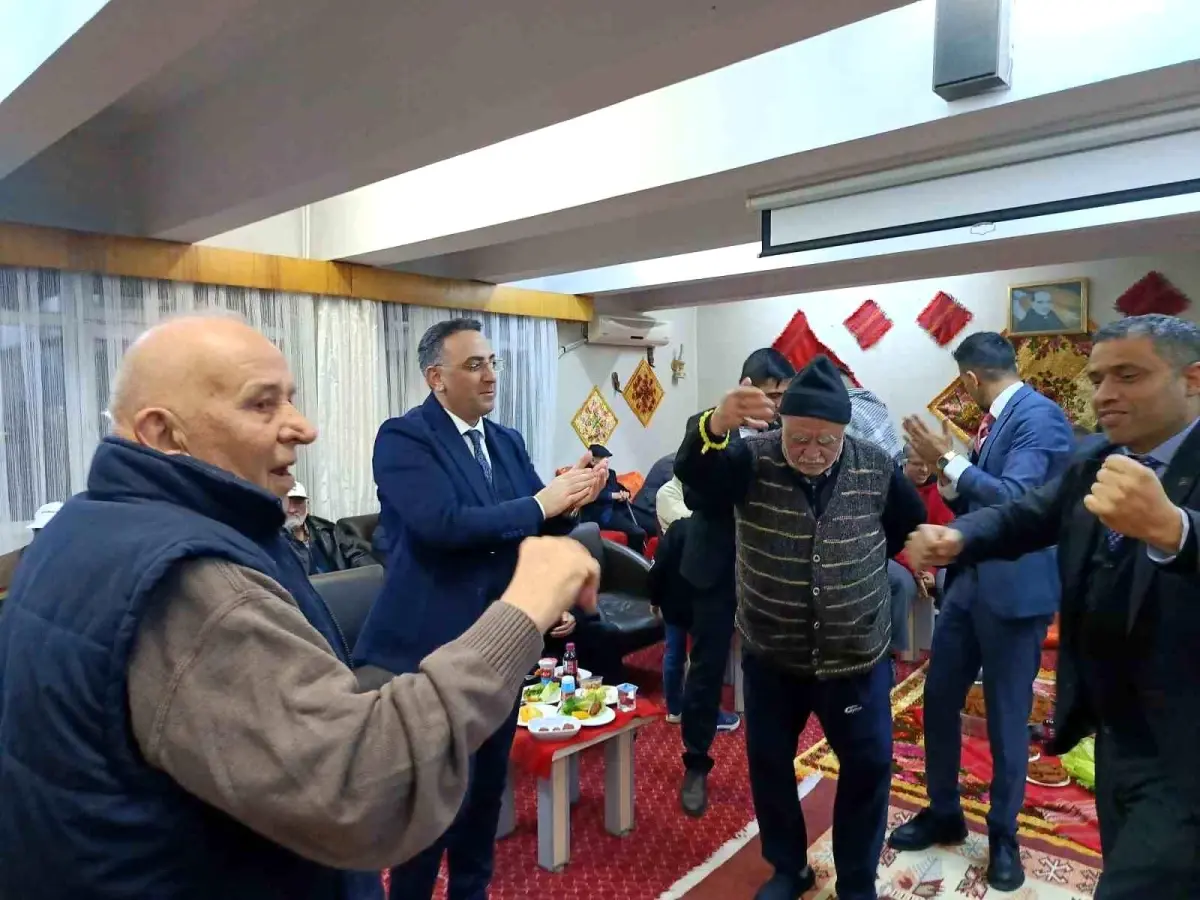 Edirne Huzurevi'nde Renkli Sıra Gecesi: Yaşlılar Türkü ve Oyunlarla Coştu