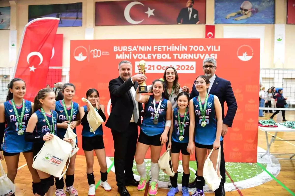 Bursa’nın 700. Yıl Kutlamalarında Mini Voleybol Turnuvası Ödül Töreni
