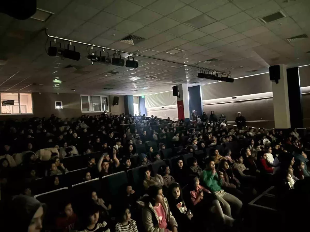 Çorum Belediyesi'nden Yarıyıl Tatilinde Çocuklara Özel Sinema Günü