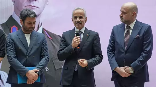 Uraloğlu film gösteriminde