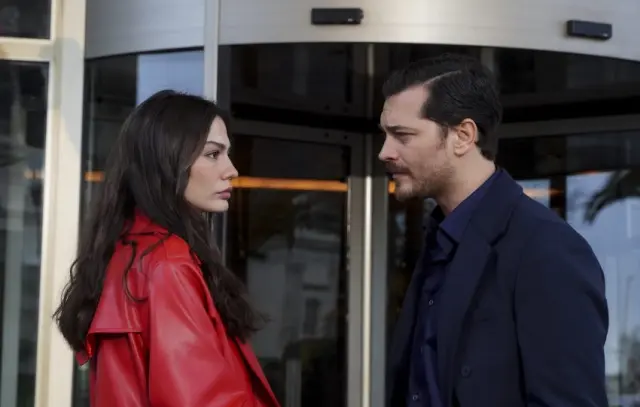 Demet Özdemir'in stil detayları