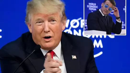 Macron konuşma sırasında güneş gözlüğü takıyor