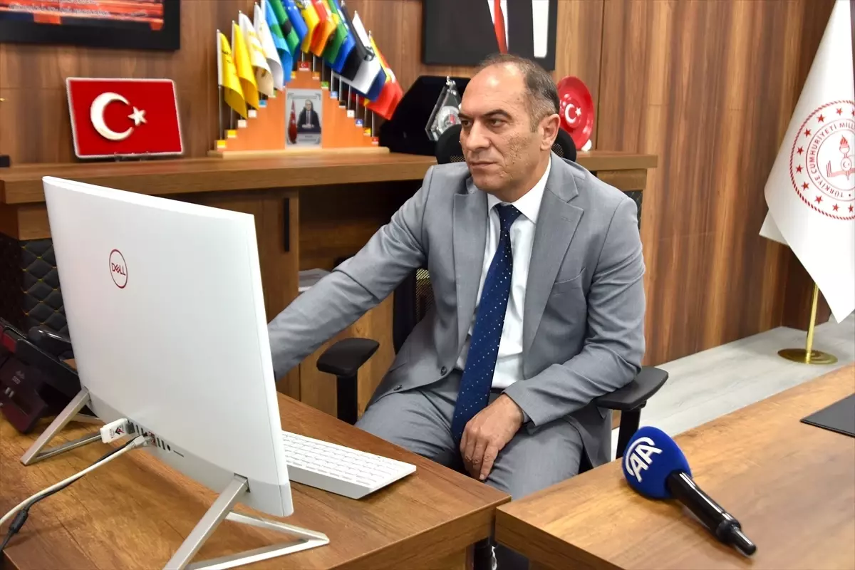 Bitlis İl Milli Eğitim Müdürü Vedat Kaya, Yılın Kareleri Oylamasında Seçimlerini Açıkladı