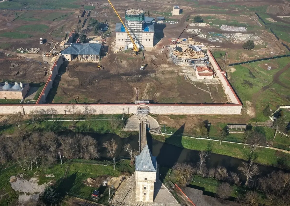 Edirne Sarayı’nın Tarihi Arz Odası Orijinal Görünümüne Yakın Şekilde Yeniden İnşa Ediliyor