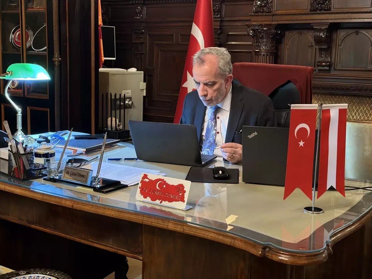 Büyükelçi Dönmez'in 2025 fotoğraf oylaması kapağı