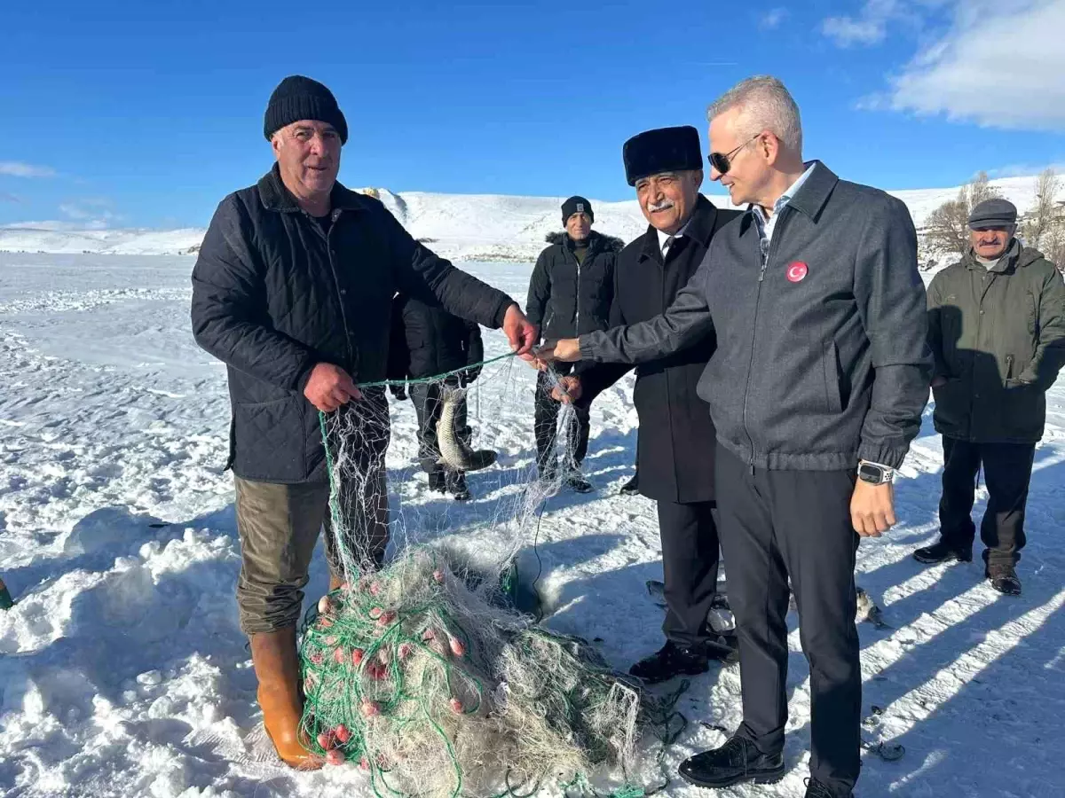 Çıldır Gölü'nde Buz Üzerinde Ağ Çekme Şöleni 14 Şubat'ta Başlıyor