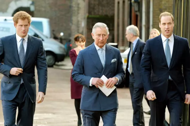 Kraliyet sarayı dışı