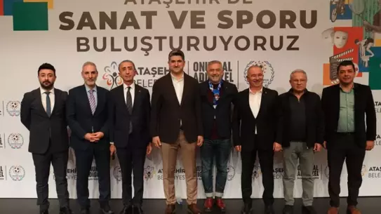 Panelde konuşmacıların fotoğrafı