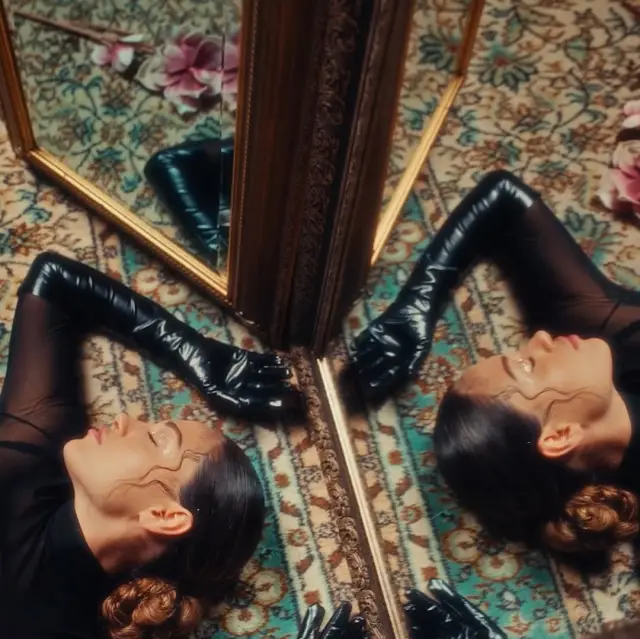 Dilan Çıtak sahne arkasında