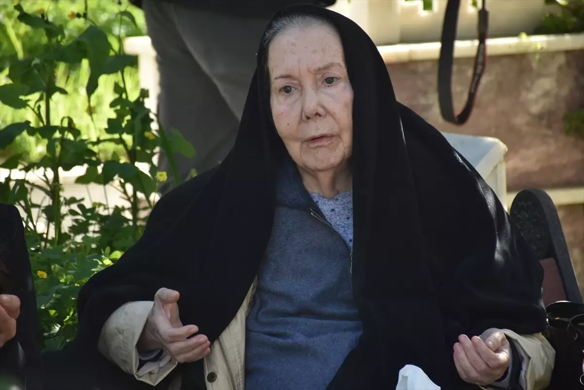 Fatma Girik'in Bodrum Mezarı Başında Duygusal Anma Töreni