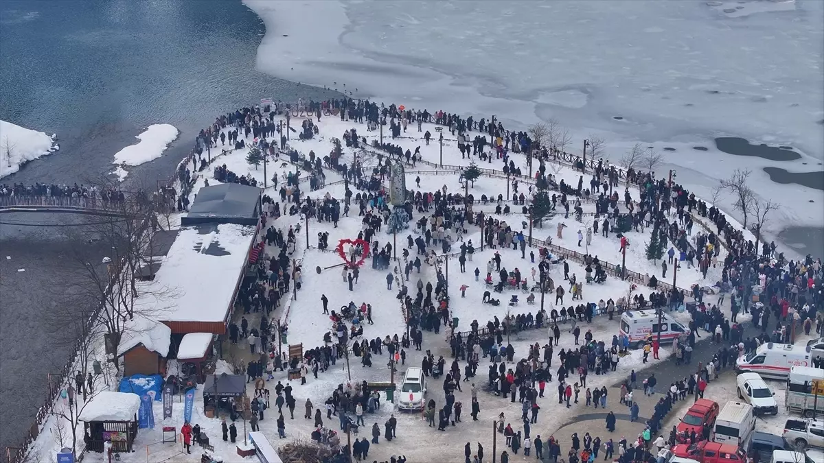 Uzungöl Kış Festivali'nde Horon Coşkusu ve Geleneksel Ritimler