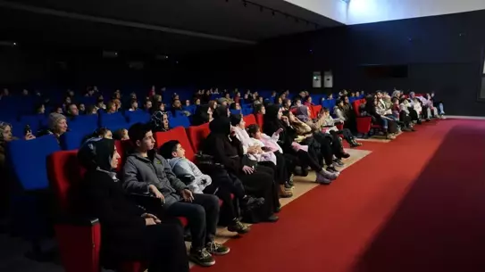 Bafra çocuk tiyatrosu sahne görüntüsü