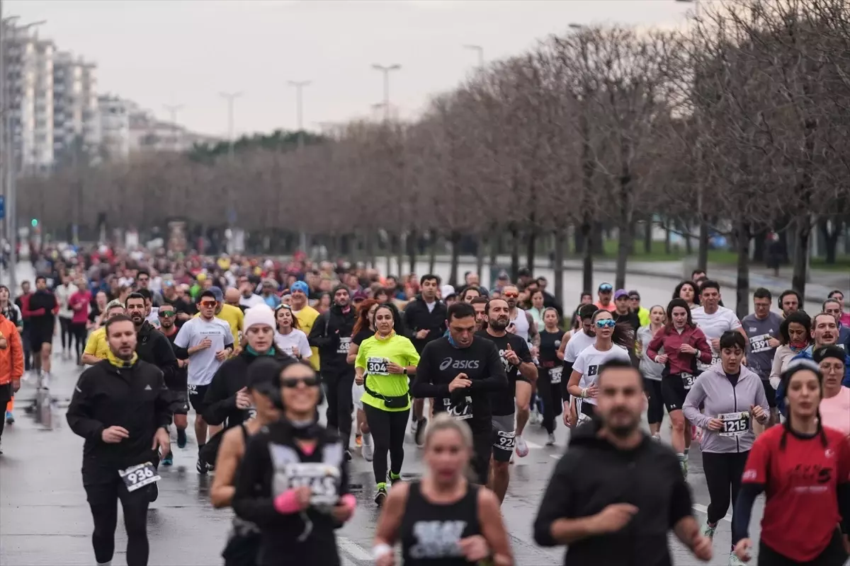 Kartal'da Uğur Mumcu Yol Koşusu: 1500 Sporcu Sahada, Tuğba Yenigün ve Adel Mechael Birinci Oldu