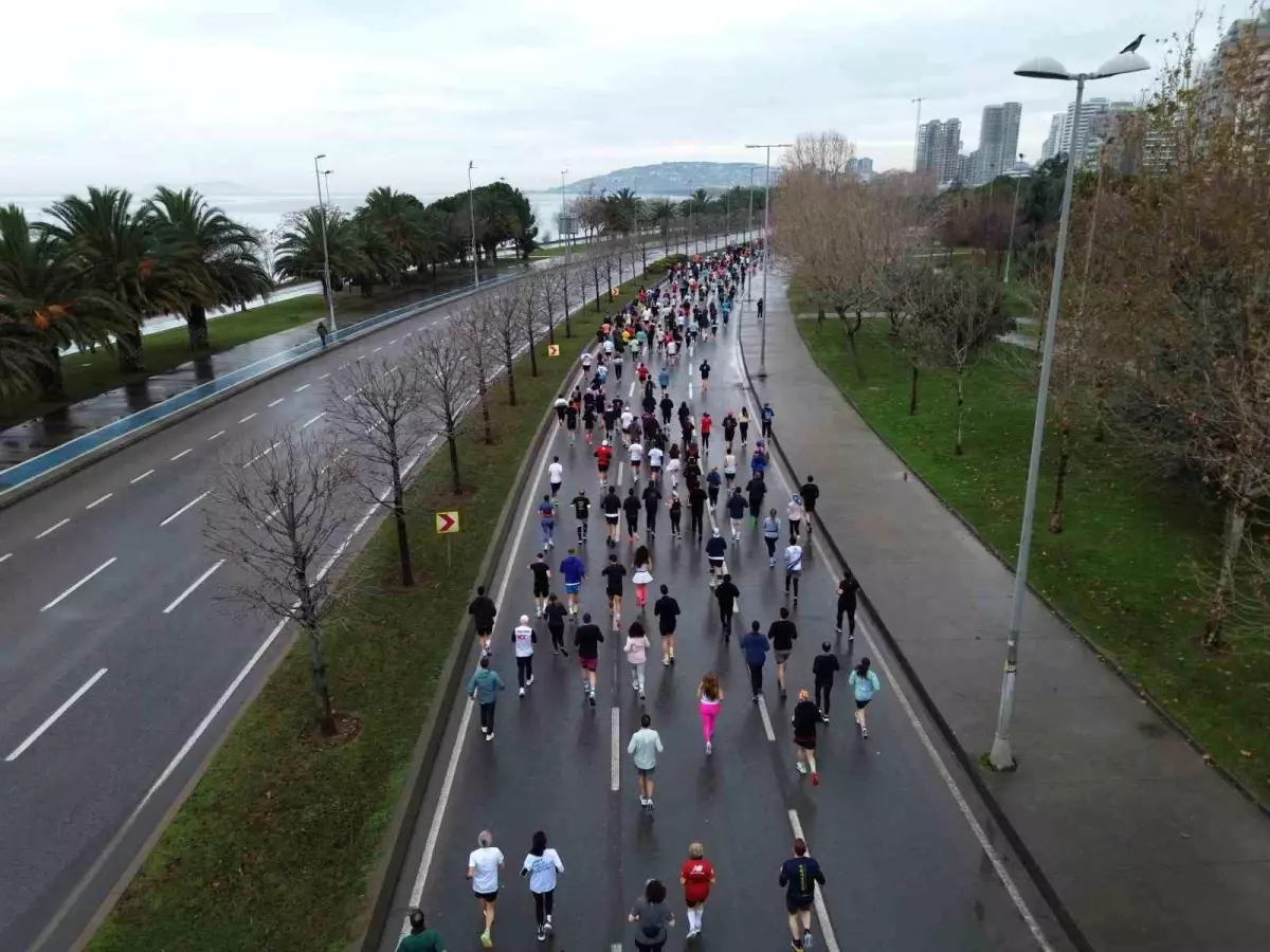 Kartal'da 15. Uğur Mumcu Anma Yol Koşusu Binlerce Sporcuyla Coştu