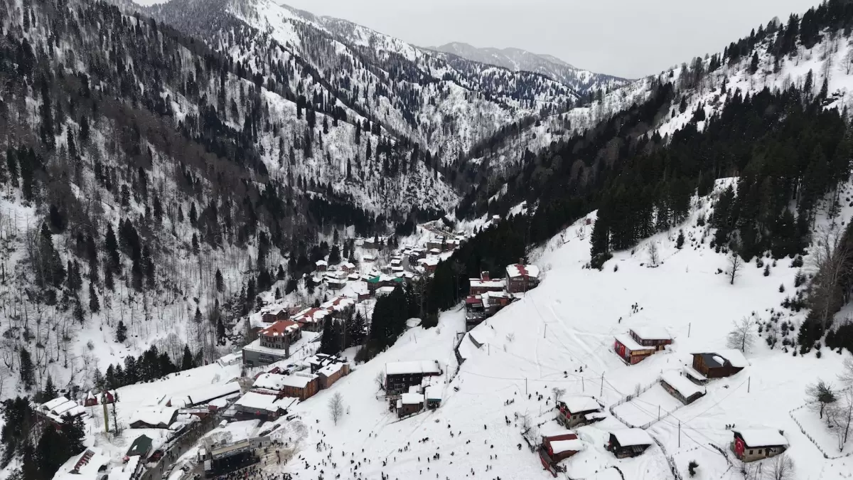 Ayder Yaylası'nda 18. Kardan Adam Kış Festivali Renkli Anlarla Kapanıyor