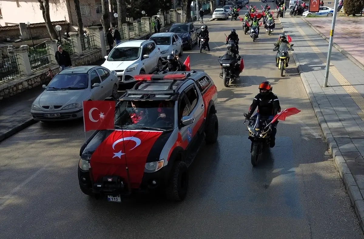 Bilecik’te Motosiklet Tutkunları Bayrak Saldırısına Karşı Konvoy Düzenledi