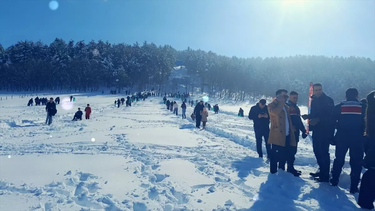 Saimbeyli'de Kar Yağışıyla Renklendirilen Kış Şöleni Coşkusu