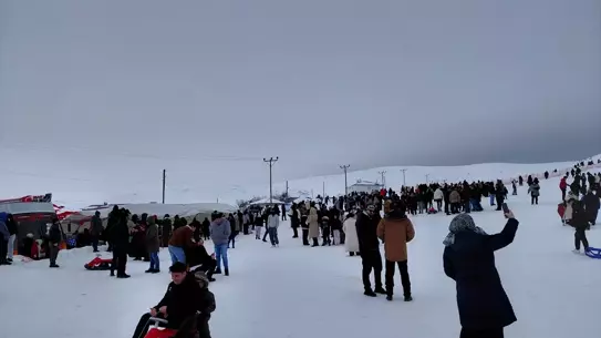Kar Şenliği'nde kayak yarışları