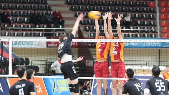 Maçın kritik anlarından bir fotoğraf