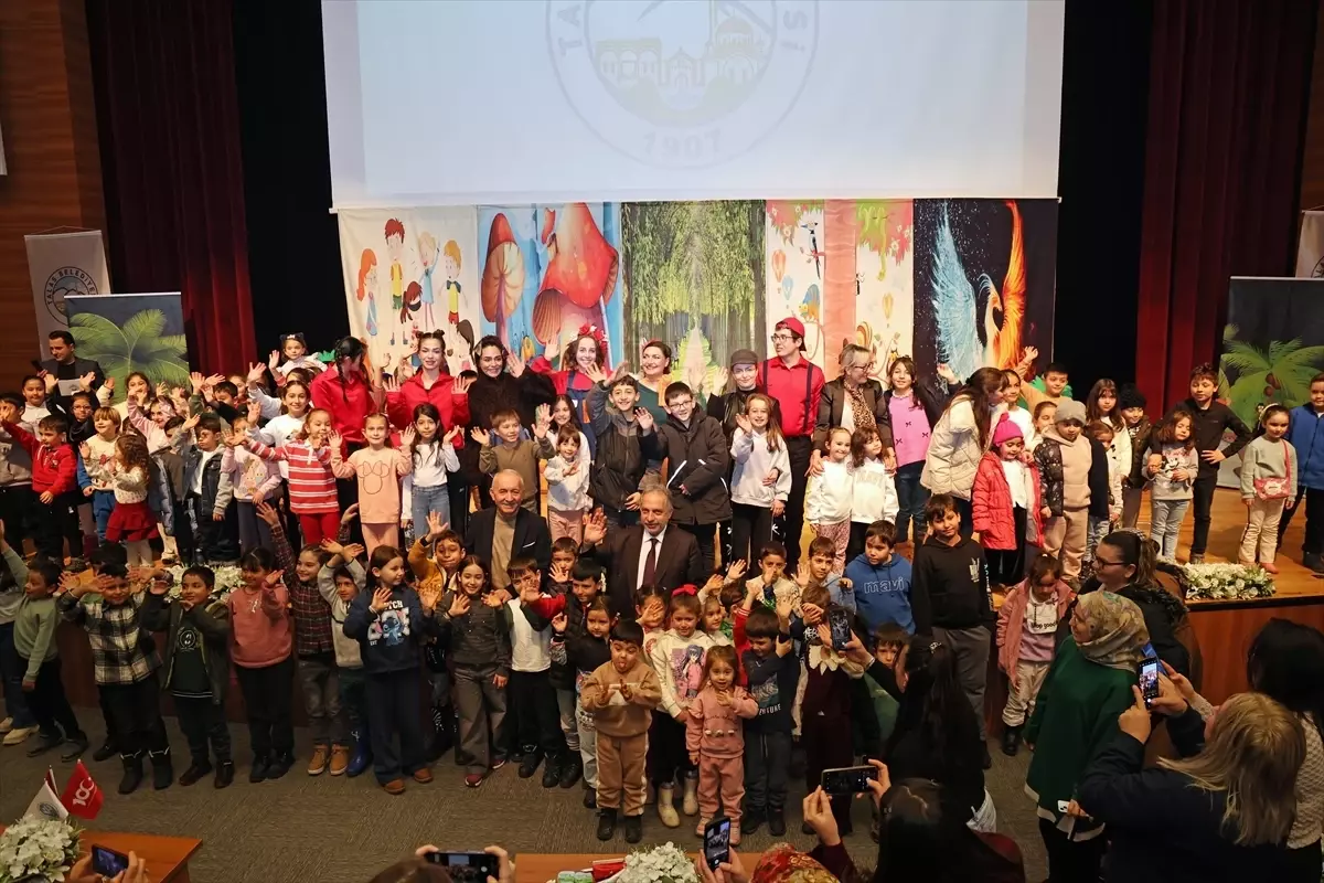 Talas’ta Yarıyıl Tatiline Özel Çocuk Tiyatrosu “Körebe” Sahneye Çıktı