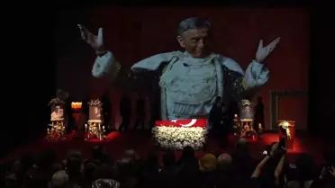 Tören sırasında Haldun Dormen sahnede