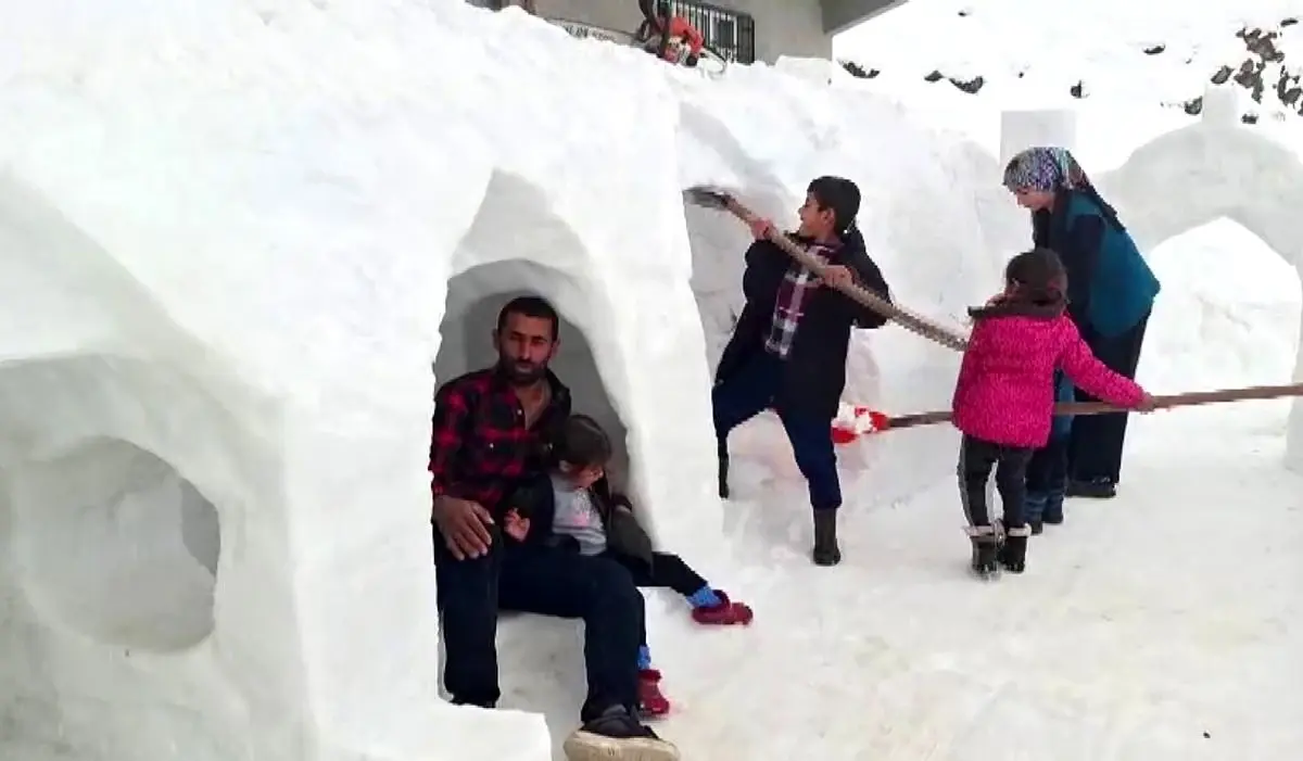 Çelikhan’da Kış Rüzgarı: Vatandaşın Kardan Oyun Alanı Çocukları Coşturdu