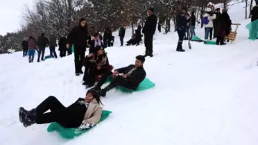 Leğen ve bidonla yapılan kızak yarışı