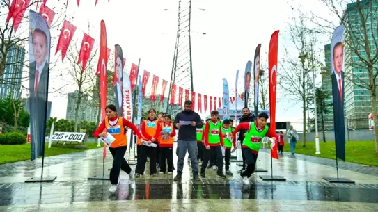 Oryantiring yarışmasında çocuklar