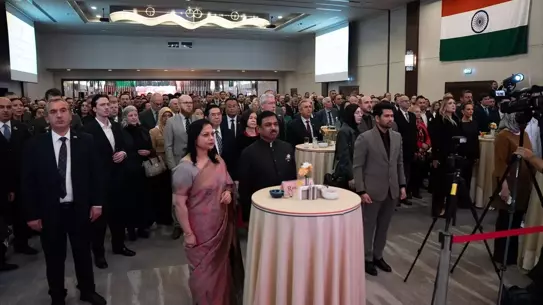 Resepsiyonda Hindistan bayrağı ve Türk misafirleri