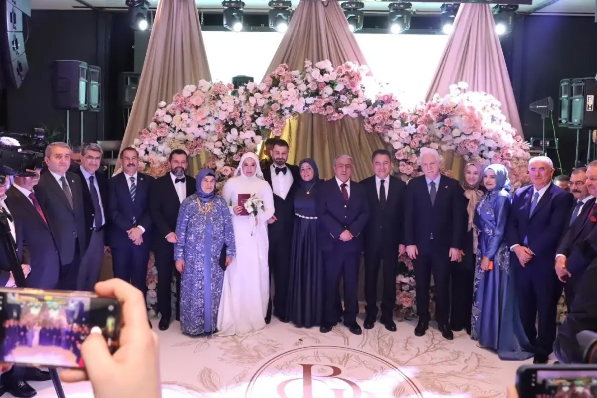 Bilal Teymur ve Betül Kavak düğün kapağı