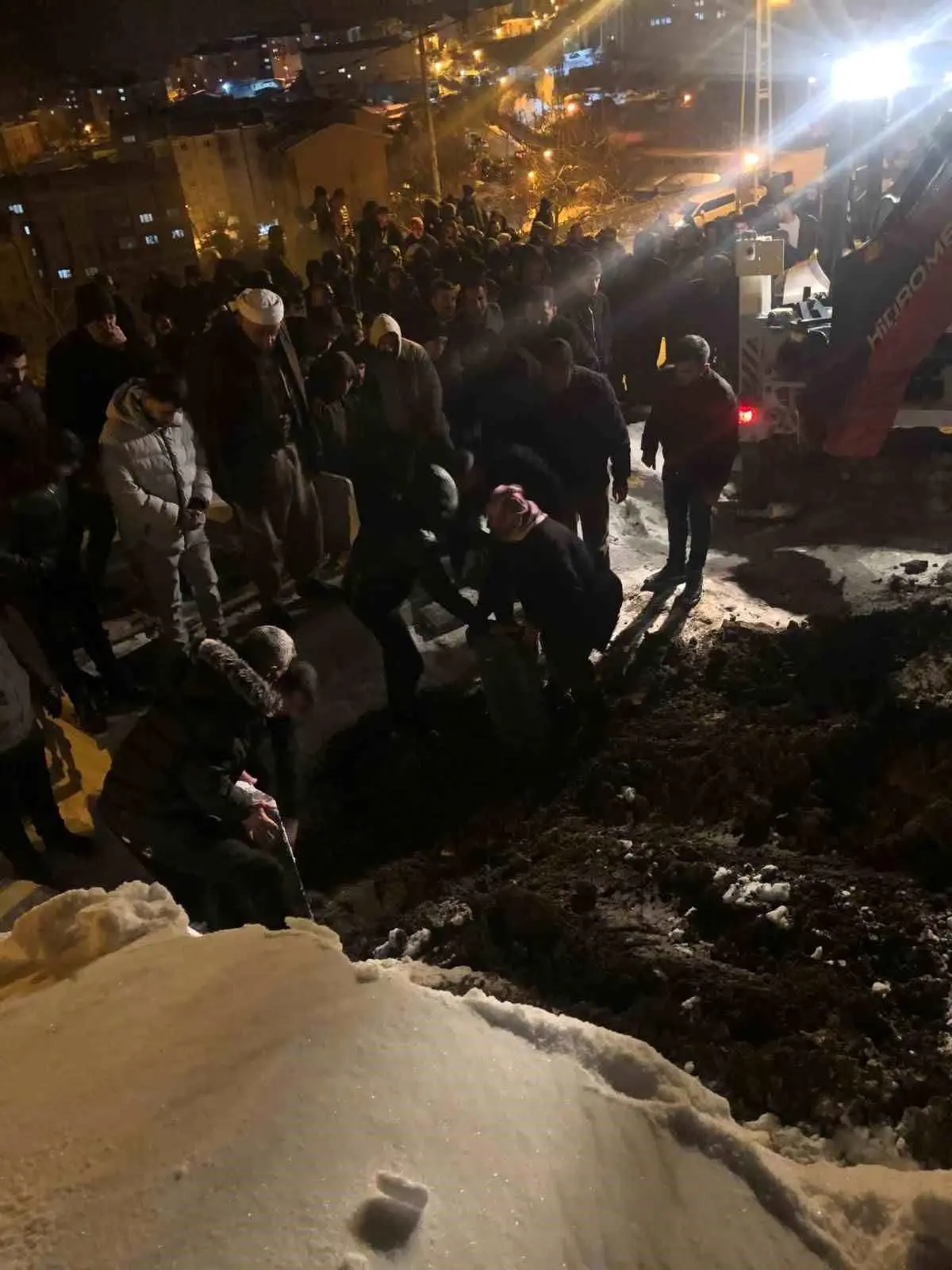 Hakkari'de Kayak Kazası: 11 Yaşındaki Lezgin Erdal Belediye Otobüsü Altında Hayatını Kaybetti