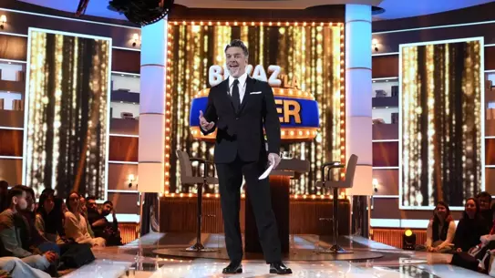 İrem Derici sahnede Beyaz ile birlikte